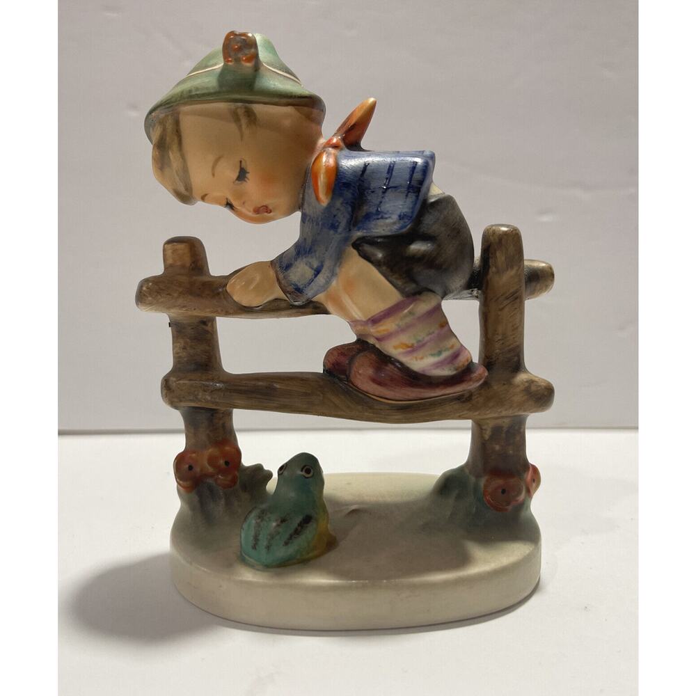 Goebel HUMMEL W Germany 4" Figurine 201 2/0 RETREAT TO SAFETY Boy & Frog TMK‎ 4